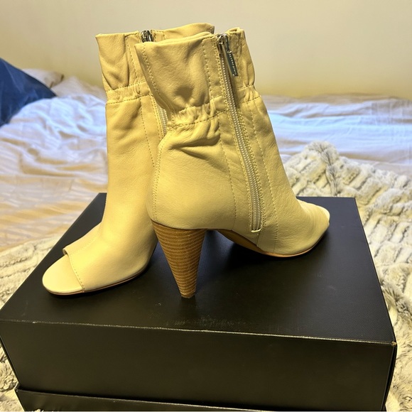 Ankle boots. Zipper on the side. Great condition, like new. Great for Spring - Picture 3 of 4